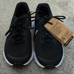 Nike Revolution 7 Sneakers